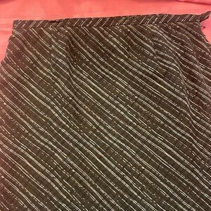 Jones Wear Women’s Skirt with side Slits